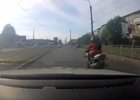 Погоня за мотоциклистом. Скриншот видео пресс-службы ГУ МВД России по Иркутской области
