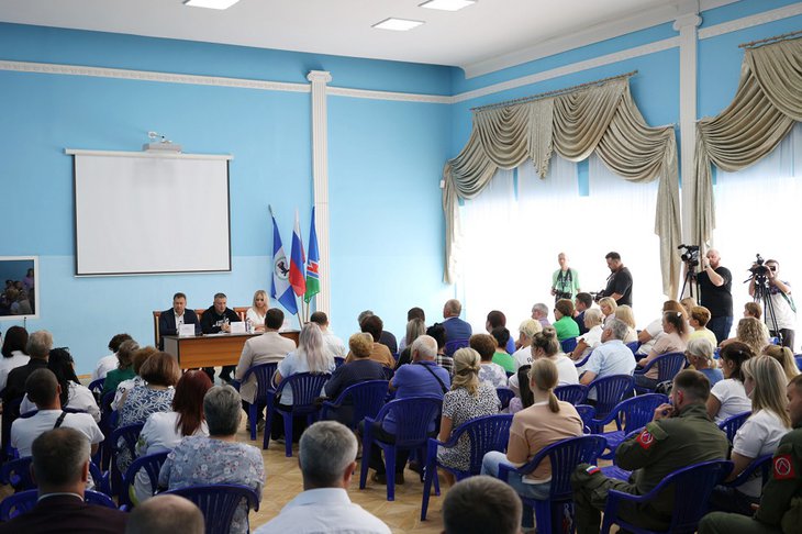 Встреча с семьями военнослужащих. Фото пресс-службы правительства Иркутской области