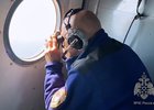Спасатели осматривают берега Снежной и акваторию Байкала с вертолета. Скриншот видео ГУ МЧС России по Бурятии