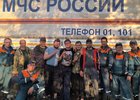 Пожарные и спасенные рыбаки. Фото пресс-службы ГУ МЧС России по Иркутской области