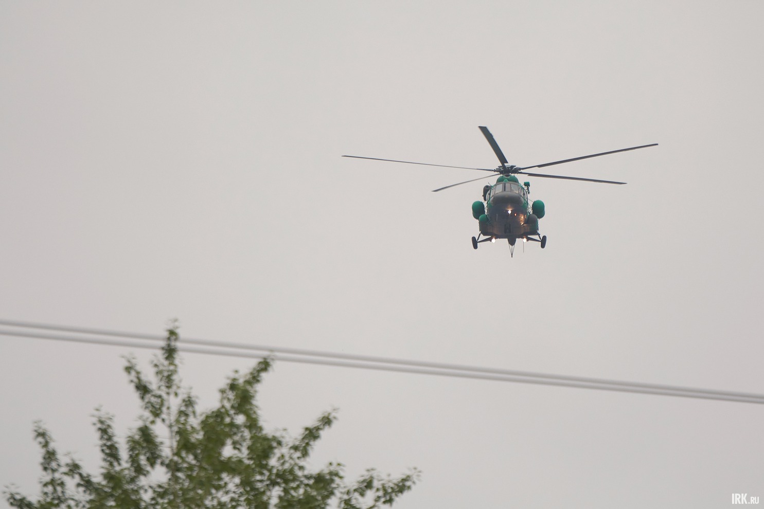 В честь открытия монумента над ним пролетел вертолёт МИ-8.