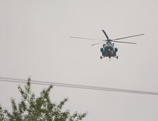В честь открытия монумента над ним пролетел вертолёт МИ-8.