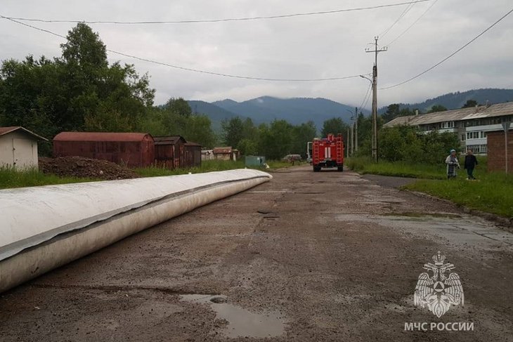 Водоналивная дамба в Байкальске. Фото ГУ МЧС России по Иркутской области