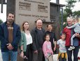 Архитектор Сергей Демков на открытии памятника с близкими и коллегами.