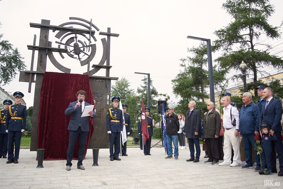5 июля 2023 года в Иркутске открыли памятник авиаконструкторам Михаилу Милю и Николаю Камову.