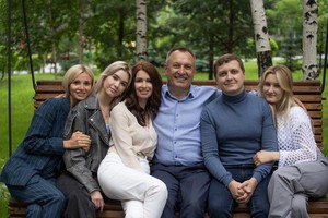 Николай и Елена Труфановы и их дети: Полина, Олеся, София и Александр