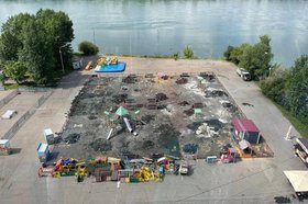 Ремонт детской площадки на Конном. Фото IRK.ru