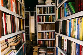 Книжные стеллажи. Фото из архива IRK.ru