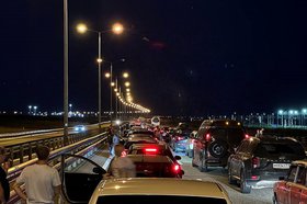 Пробка на Крымском мосту. Фото из телеграм-канала «Осташко! Важное»