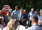 Игорь Кобзев на встрече с жителями СНТ «Ясная Поляна». Фото пресс-службы правительства региона