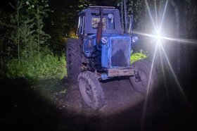 Водитель трактора не имел права на управление техникой. Фото пресс-службы ГУ МВД России по Иркутской области