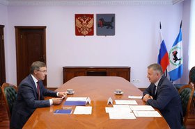 Рабочая встреча Игоря Кобзева и Валерия Фалькова. Фото пресс-службы правительства Иркутской области