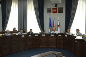 Заседание постоянной комиссии думы Иркутска по жилищно-коммунальному хозяйству и благоустройству. Фото пресс-службы городской думы