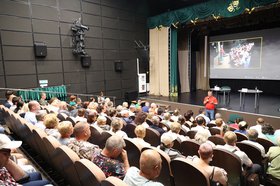 Игорь Кобзев на встрече с жителями Байкальска. Фото пресс-службы правительства Иркутской области