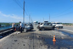 ДТП на Иннокентьевском мосту. Фото Госавтоинспекции Иркутска