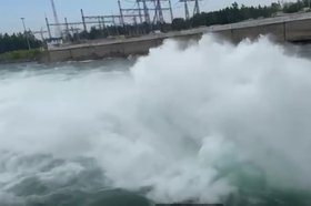 Увеличение сбросных расходов на Иркутской ГЭС. Скриншот видео ГУ МЧС России по Иркутской области