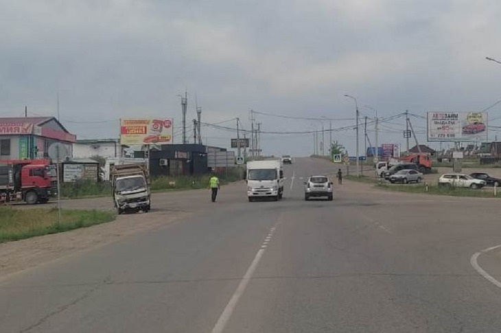 ДТП с Toyota ToyoAce и Toyota Corolla Fielder 29 июля. Фото ГИБДД Иркутска