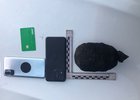 Изъятый у подозреваемого пакет с героином и другие вещи. Фото пресс-службы ГУ МВД России по Иркутской области