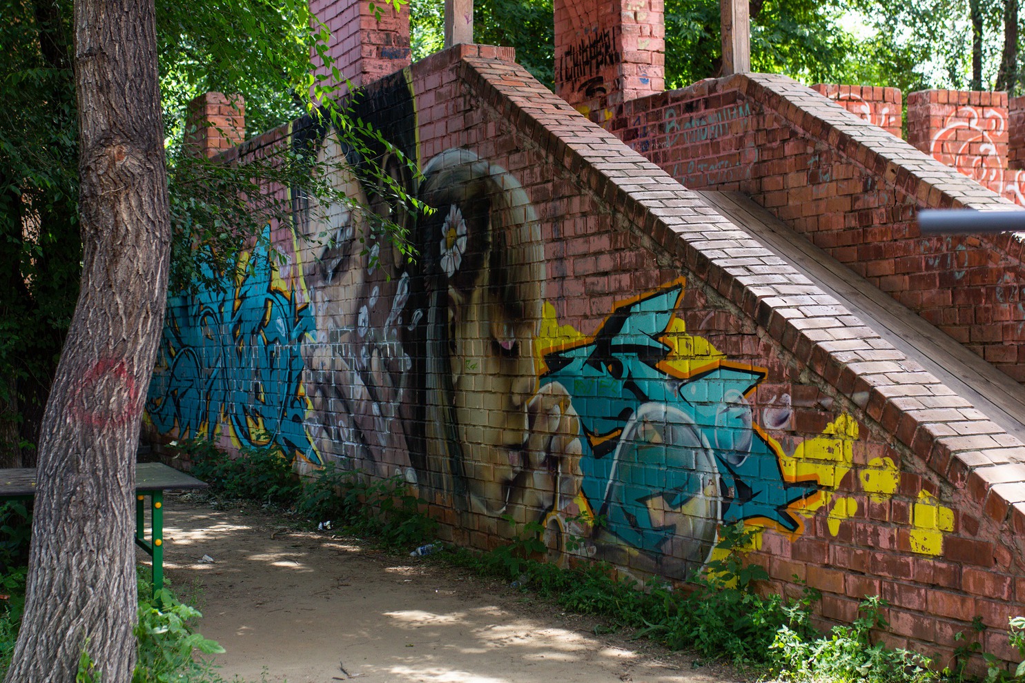 Работа граффити-художника Cross, 2022 год