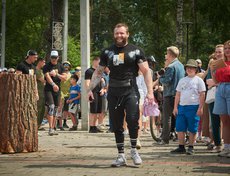 В Каштаковской роще Иркутска впервые прошёл фестиваль силачей «Владимиръ».