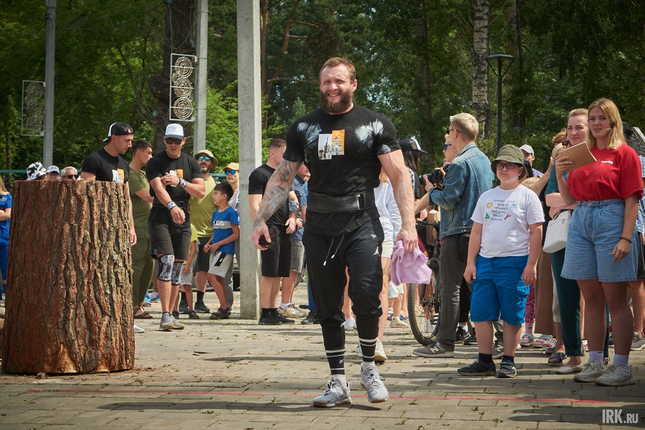 В Каштаковской роще Иркутска впервые прошёл фестиваль силачей «Владимиръ».