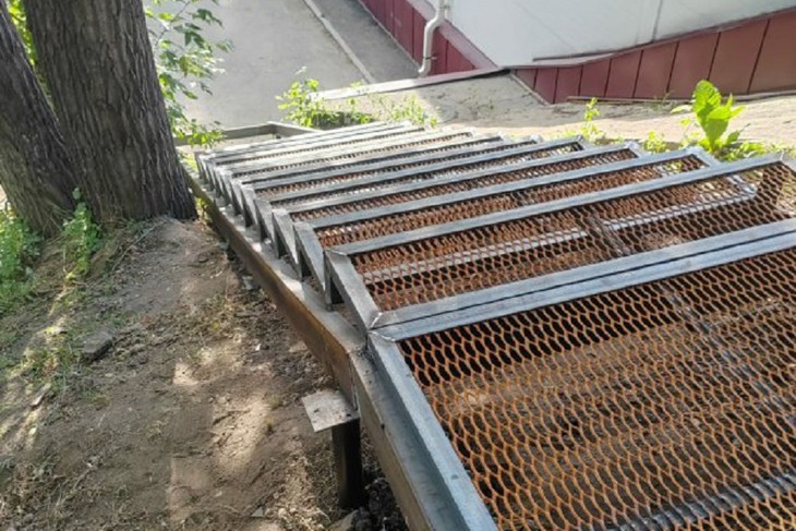 Ремонт лестницы в округе №20. Фото пресс-службы думы города