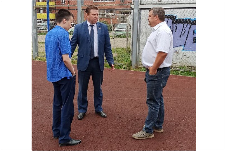 Выездное совещание в округе №16. Фото пресс-службы думы города