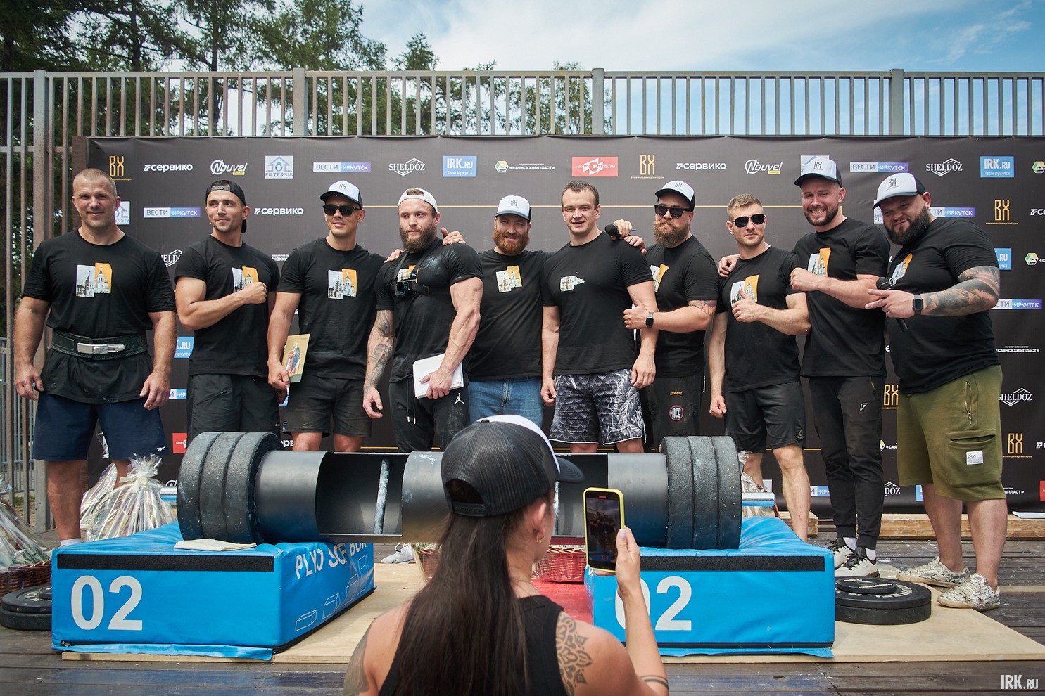 В соревнованиях приняли участие шесть силачей из городов Иркутской области. Все они получили подарки.