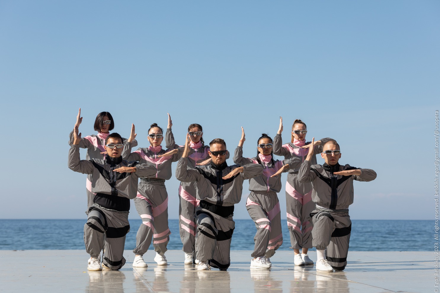 Сцену установили прямо на берегу, зрители смогли насладиться танцами артистов на фоне байкальского пейзажа.