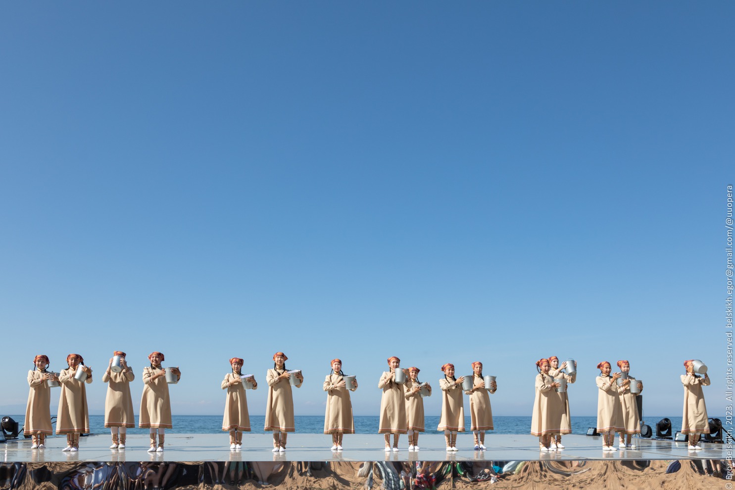 Артисты балета исполнили отрывки из «Лебединого озера», «Корсара», «Красавицы Ангары» и представили современную хореографию.