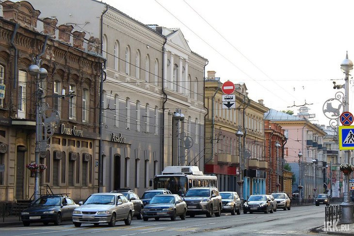 Машины в центре Иркутска. Фото из архива IRK.ru