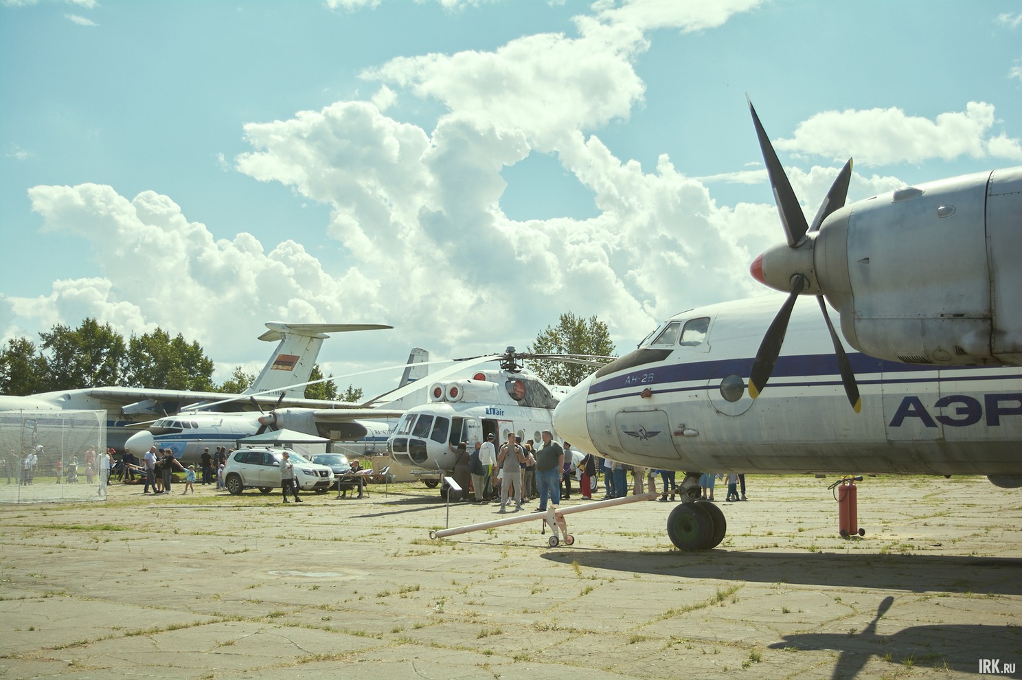 На выставке были представлены вертолёты Ми-8, самолёты Ту-154, Ан-24 и Ил-76.