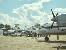 На выставке были представлены вертолёты Ми-8, самолёты Ту-154, Ан-24 и Ил-76.