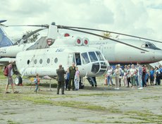Все машины учебные. На них отрабатывают навыки будущие радиоинженеры и бортпроводники, студенты университета гражданской авиации.