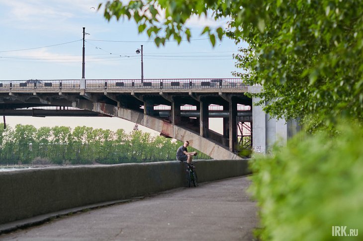 Бульвар Гагарина рядом с Глазковским мостом. Фото Маргариты Романовой, IRK.ru