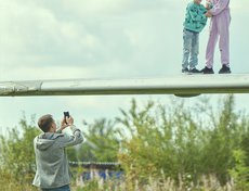 Конечно, дети изучали летательную технику под присмотром взрослых.