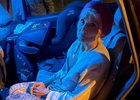 Женщину передали медикам. Фото пресс-службы ГУ МВД России по Иркутской области