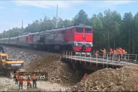 Первый поезд следует по восстановленному пути. Скриншот видео РЖД