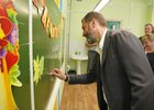 Председатель ЗС Александр Ведерников в школе №3 Свирска. Фото IRK.ru
