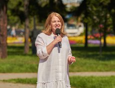 Елена Зубун, председатель исполкома иркутского отделения ОНФ: «Я сделала фотографии стендов, отправлю их ребятам. Я знаю, что они мне напишут: „Мы плачем“. Для них важно понимать, что их уважают и ценят, что мы ими гордимся».