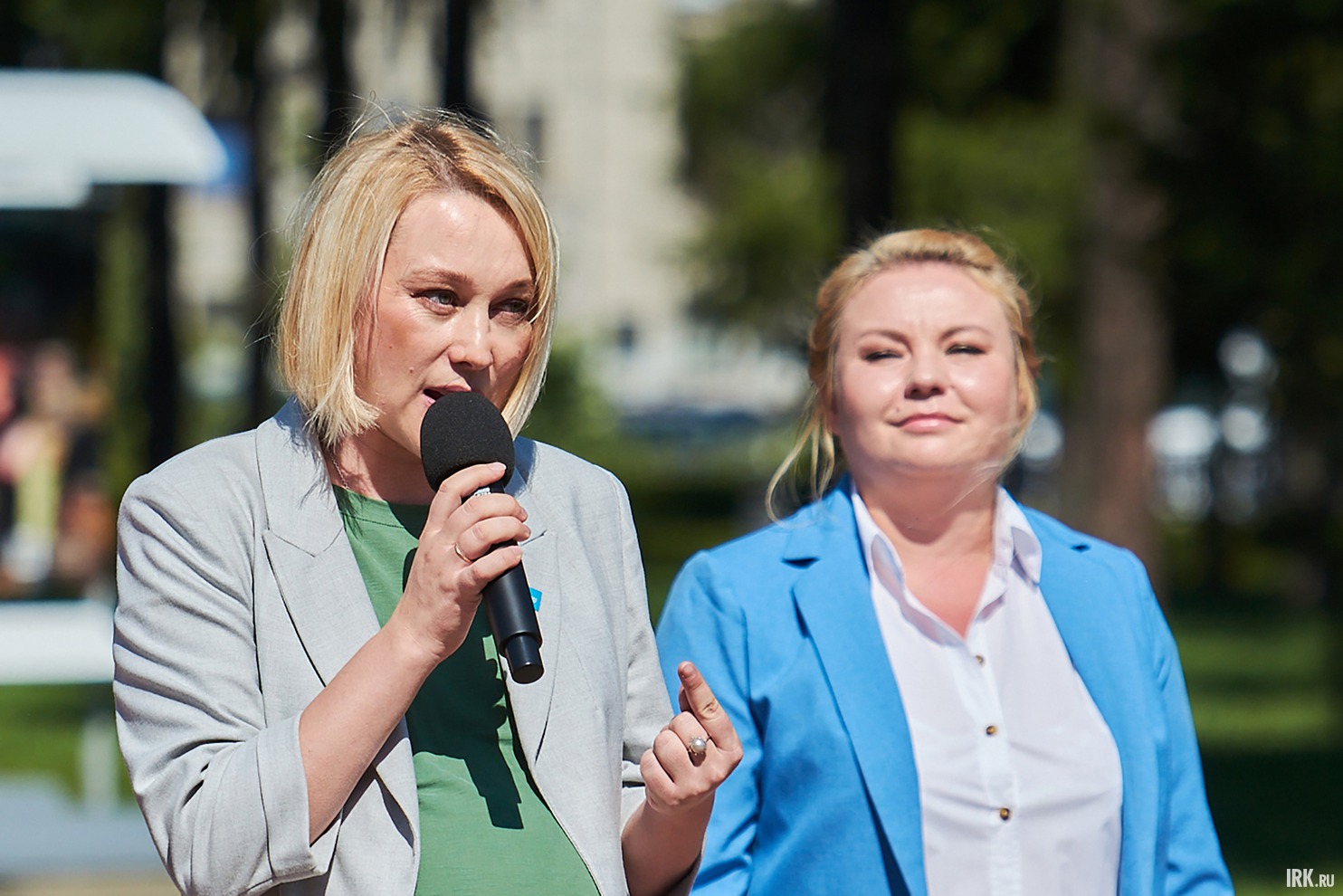 Анна Суркова: «На выставку присылали не только снимки, но и рассказы о бойцах, посвященные им стихи. Вместе с первой „Весточкой“ наша команда обработала почти тысячу фотографий. В эту выставку выбрано 200 снимков».