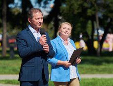 Андрей Южаков: «Когда проходишь мимо этих фотографий, можно прикоснуться к тому быту, с которым ребята сталкиваются каждый день, посмотреть, чем и как они живут. Самое главное — можно посмотреть на родные лица и пожелать им удачи и победы».