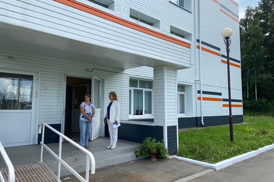 Депутат ЗС Галина Кудрявцева в школе села Пивовариха