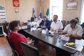 Спикер ЗС Александр Ведерников провел прием в Усольском районе. Фото IRK.ru