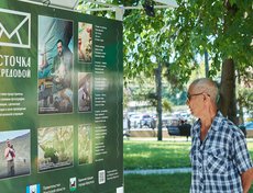 На 20 стендах представлены фотографии военнослужащих, присланные ими из зоны СВО, и лирические стихотворения.