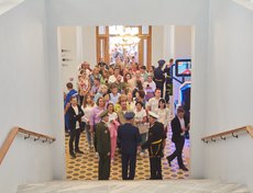 После линейки родителей суворовцев пригласили на собрание в актовый зал.