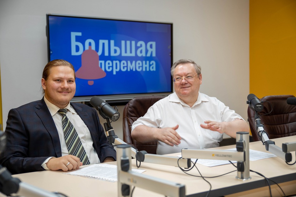 Ректор Байкальского государственного университета Виктор Игнатенко поздравил студентов и преподавателей с Днем знаний в эфире университетской радиостанции