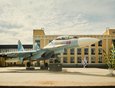 На территории училища установлен установлен самолёт Су-30.