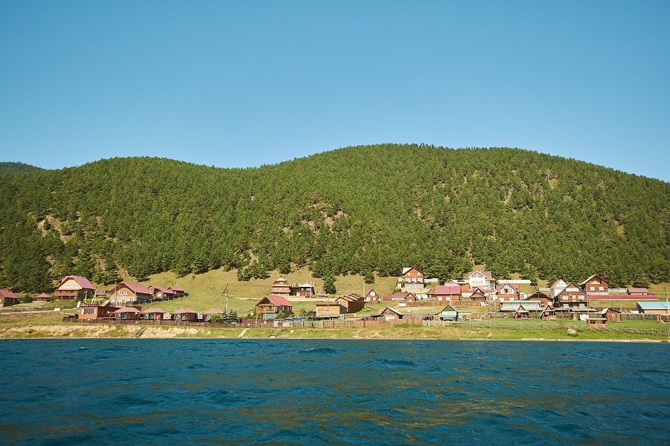 Берег Байкала в Большом Голоустном