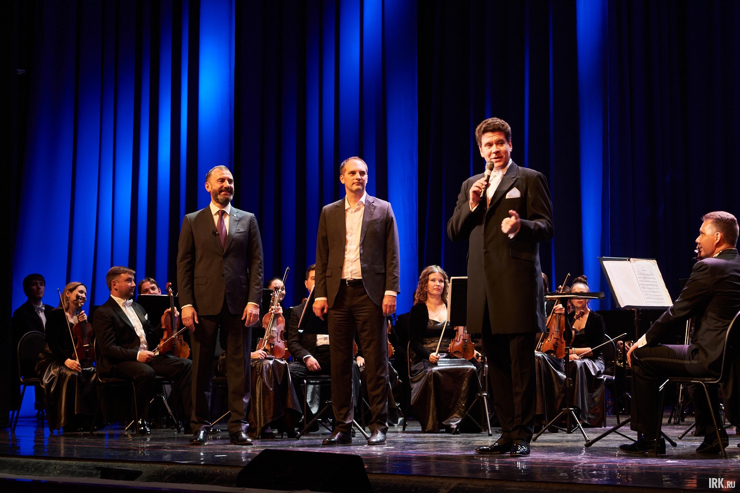 С приветственным словом выступили спикер Законодательного собрания Иркутской области Александр Ведерников и первый заместитель губернатора Иркутской области Роман Колесов.